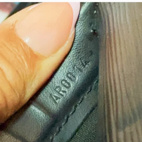 Louis Vuttion Black Epi Leather Handbag - Picture 2 of 10